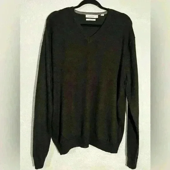 Calvin Klein Size Large Extra Fine 100% Merino Wool V-Neck Sweater Lightweight - Picture 2 of 6